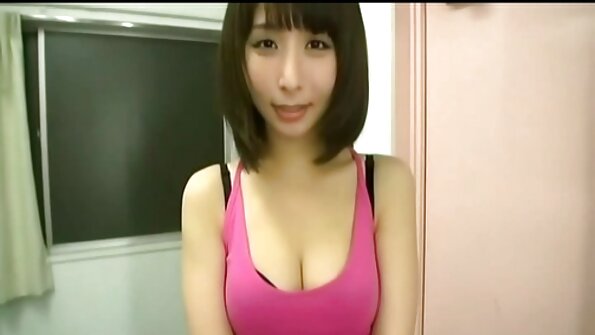 热辣的金发小胸和漂亮的屁股被操了